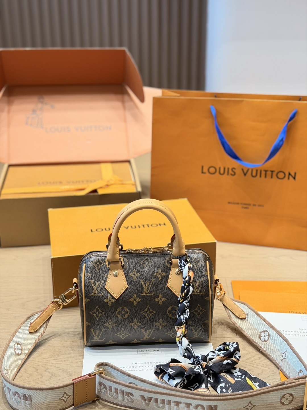 Louis Vuitton LV Speedy Handbag Cowhide Leather | Luxury Designer Fashion Accessory